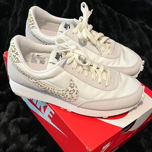 Women’s Nike daybreak se size 6.5 shoes Hardly worn